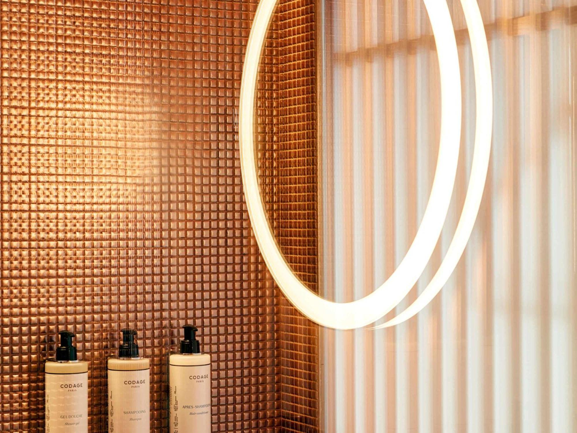So/ Paris Hotel エクステリア 写真 Copper mosaic tiles